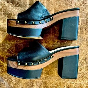 Jessica Simpson black and brown platform sandal with small nail head detail
